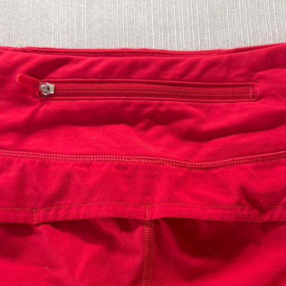 Lululemon Speed Up Low Rise 2.5 Red Shorts Size 8 - Picture 4 of 4